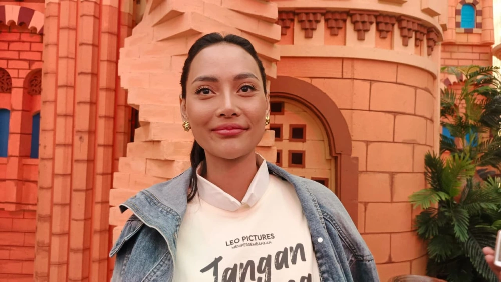 Erika Carlina mengaku kaget saat Bravy buat tato nama anaknya. [Indopop/Raka]