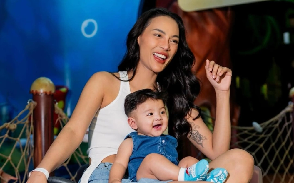 Erika Carlina dan Andrew