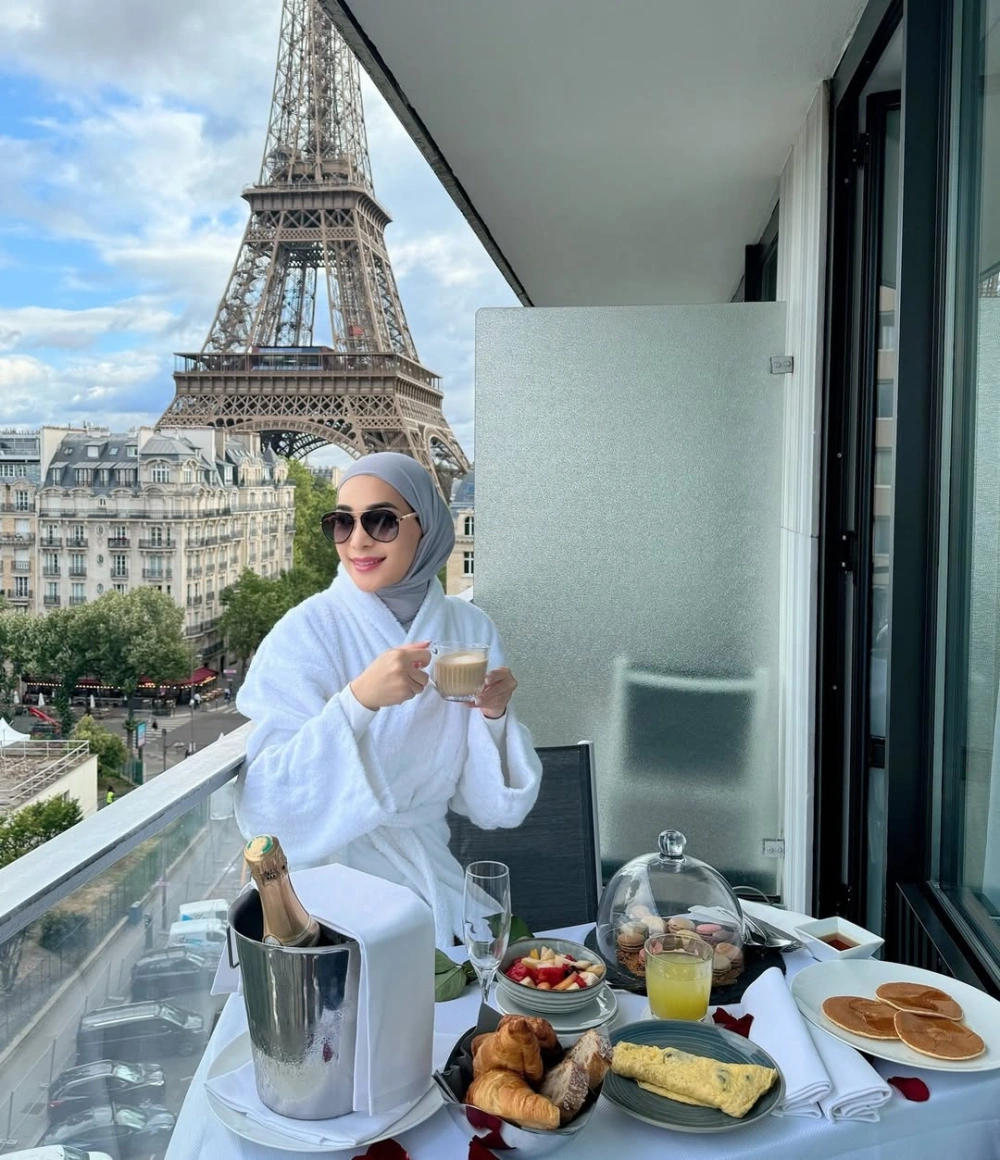 Erin Taulany Paris [Instagram]