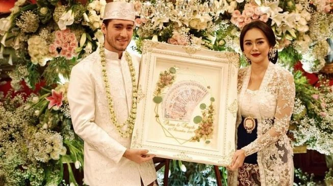 Eryck Amaral Dan Aura Kasih Instagram