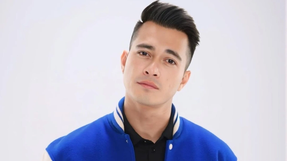 Eza Gionino tanggapi santai soal buku karya Aurelie Moeremans. [Instagram]