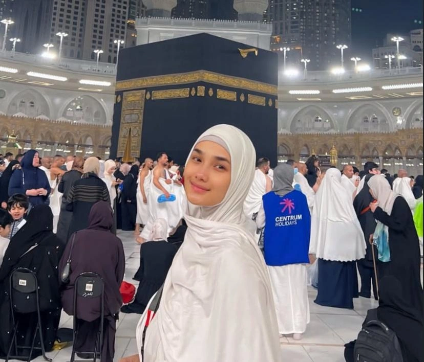 Faby Marcelia Saat Ibadah Umrah Instagram