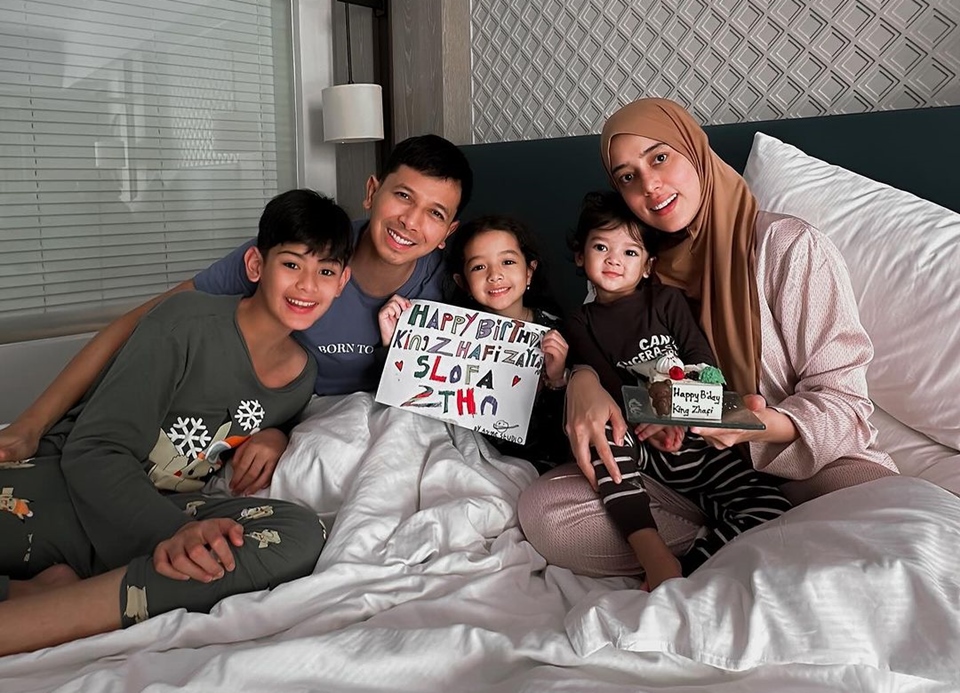 Manfaat Sedekah Bagi Anak, Fairuz A Rafiq Ajari Anak Berbagi Sejak Dini