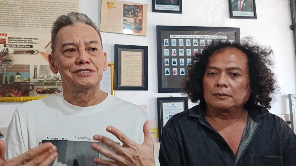 Fariz RM baru saja berbagi dengan anak-anak di Panti Asuhan di kawasan Tebet, Jakarta Selatan. [Indopop/Raka]