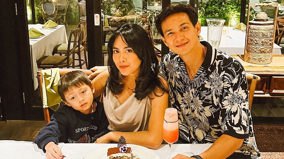 Fasty Nabila Antar Anak Sekolah Naik Bajaj Pakai Tas Puluhan Juta