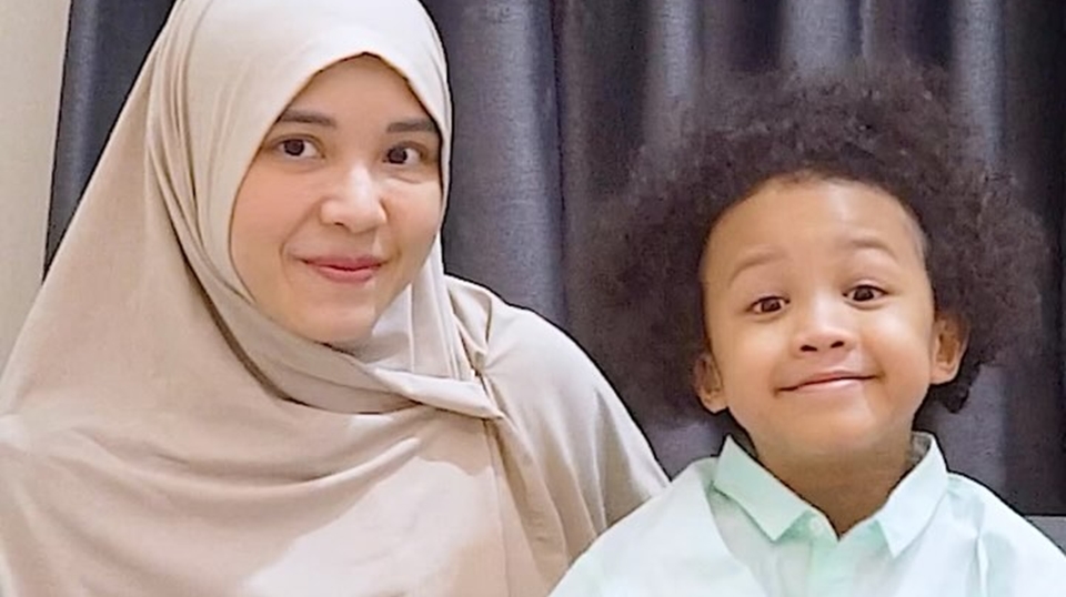 Istri Babe Cabita Beri Pengertian pada Anak Ketika Rindu Mendiang Ayahnya Bikin Nyesek