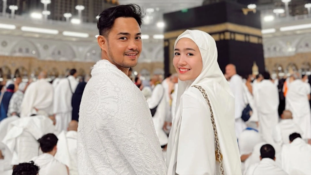 Umrah pertama kali Febby Rastanty bersama suaminya, Drajad Djumantara. [Instagram]