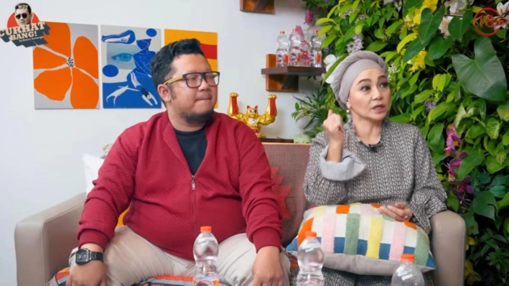 Firdha Razak Dan Sang Anak [sumber: Youtube Denny Sumargo]