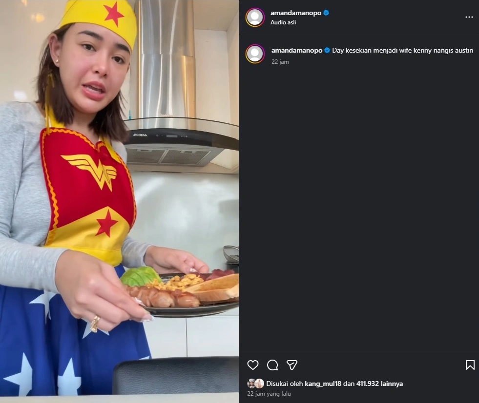 Amanda Manopo menyiapkan sarapan untuk Kenny Austin. cr: Instagram @amandamanopo