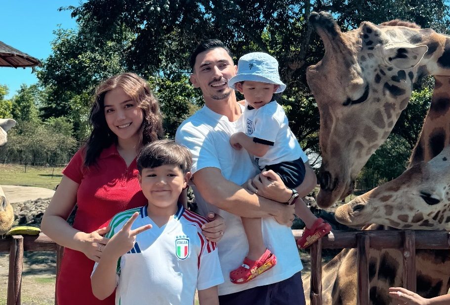 3 Potret El Barack Liburan ke Taman Safari Prigen Hasil Janji Jessica Iskandar