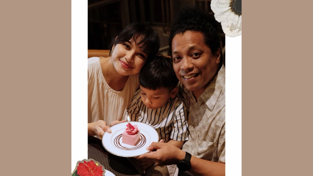 Foto Bersama Indah Permatasari Dan Arie Kriting Dan Juga Putra Keduanya [sumber: Instagram Indahpermatas]
