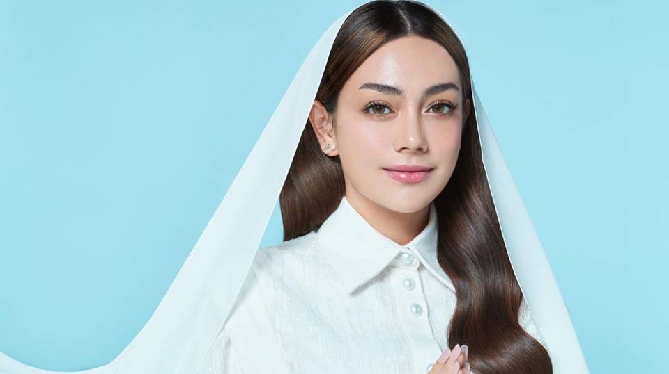 Celine Evangelista Nangis Sendirian di Tengah Laut