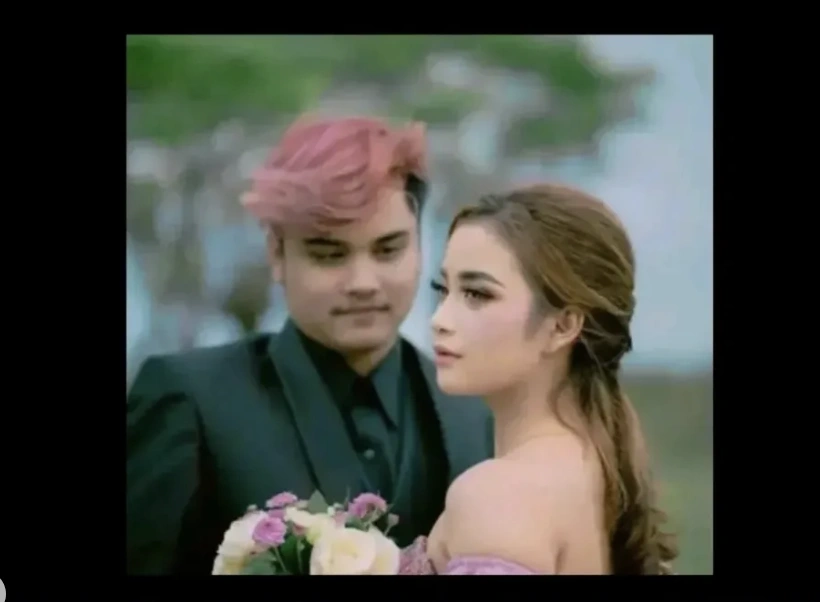 Foto Diklaim Menampilkan Ressa Rosano Dan Dini Kurnia Saat Menikah