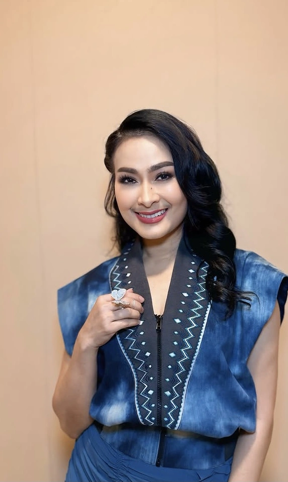 Foto Iis Dahlia [Instagram]