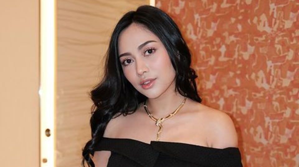 4 Potret Stunning Rachel Vennya di Acara Rilis Perhiasan Mewah, Pakai Kalung Rp1,6 M