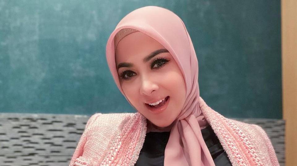 Syahrini Nyanyi Seumur Hidupku Saat Ramai Kabar Dilecehan Akun Diduga Milik Gibran