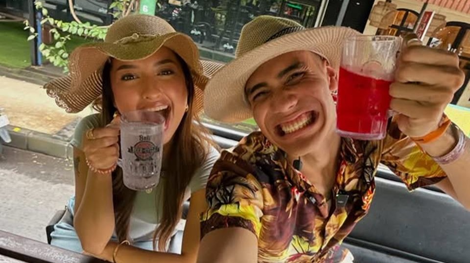 7 Potret Aisar Khaled Jalan Bareng Jennifer Coppen, Disebut Cocok