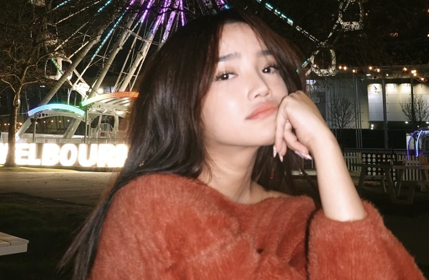 Fuji dicibir netizen karena ambil nasi berkat di tahlilan Lula Lahfah. [Instagram]