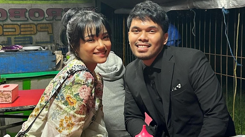 Sudah Putus, Fuji dan Thariq Halilintar Tetap Kompak Bagi-bagi Cuan