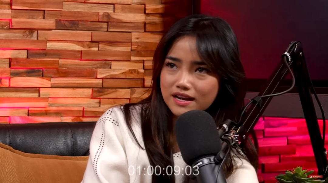 Fuji Lebih Tinggian Dikit Pakai Sandal Hermes Rp 13 Juta Ada Hak 5cm