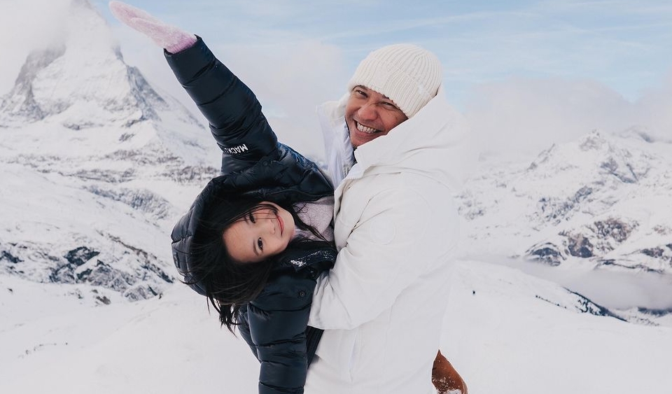 5 Artis Pria Lengket Banget Sama Anak Perempuannya, Bestie Abis!