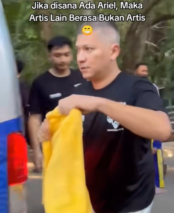 Gading Marten Dicuekin Saat Ibu Ibu Berebut Minta Foto Dengan Ariel Noah Tiktok Sepertiseharusnya45