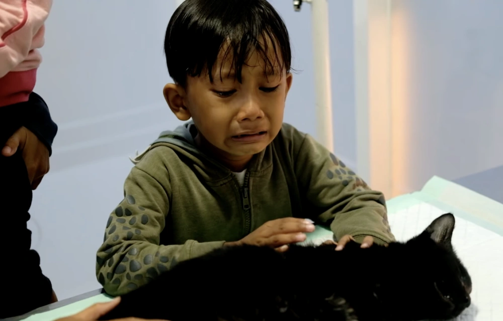 Gandhi Sehat dan kucingnya. [Instagram]