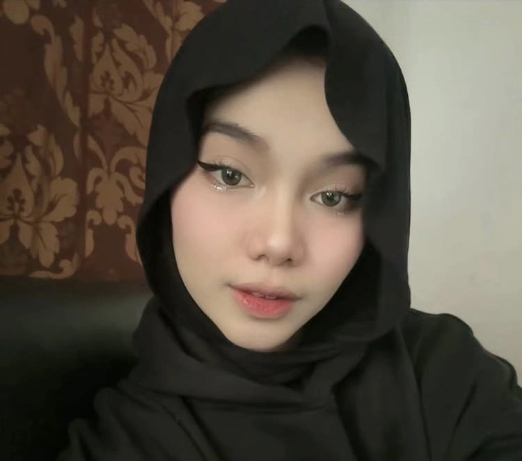 Gaya Hijab Putri Desebel 3 (Instagram)