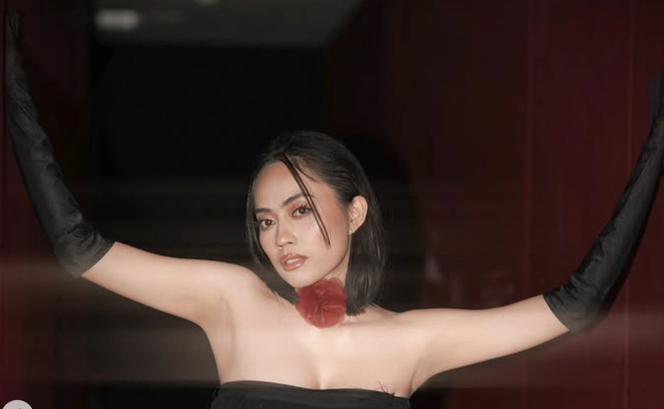 Gendhis Maharany Pemeran Zombie Crop Top Di Abadi Nan Jaya. [Instagram]