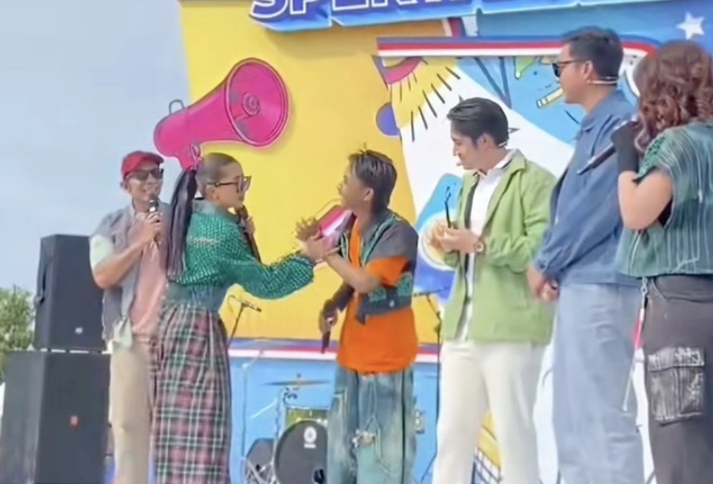 Ghea Youbi Tampik Tangan Fajar Sadboy. [instagram]