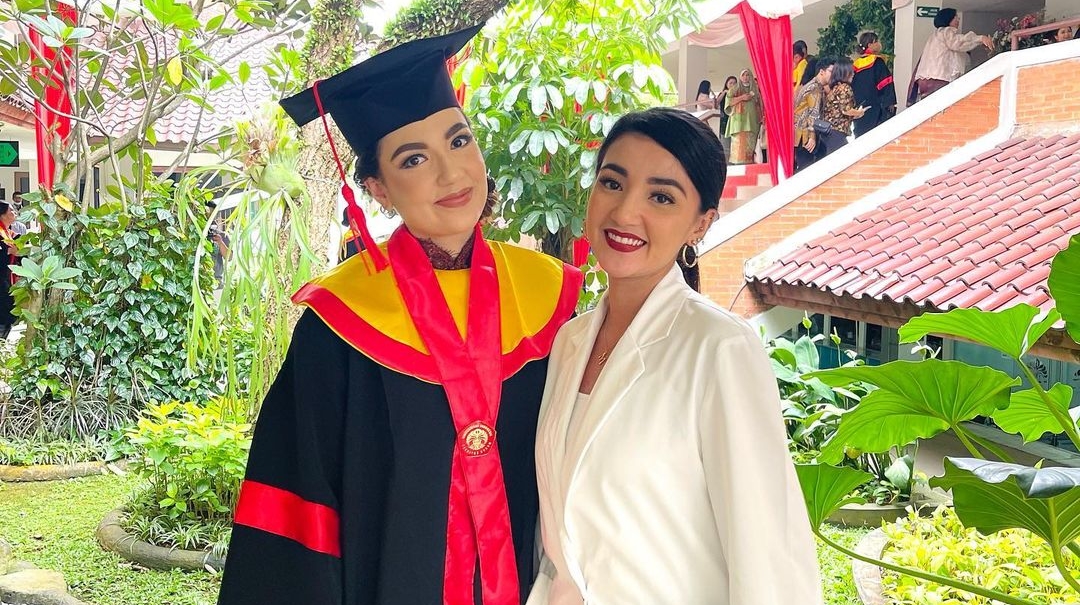 Ghina Raihanah dan Tsania Marwa