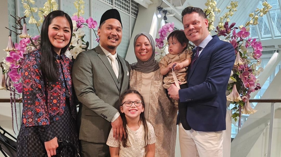 Kakak Ipar Bule Gracia Indri Nikah dengan Orang Indonesia dan Jadi Mualaf