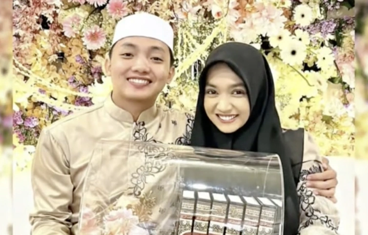 Gus Anas Hidayatulloh dan Ning Umi Laila. [TikTok]