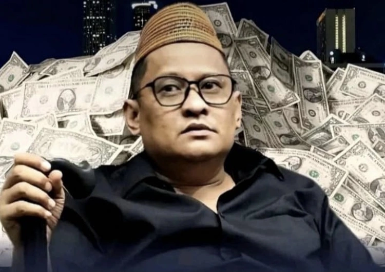 Haji Her Crazy Rich Madura [Instagram]