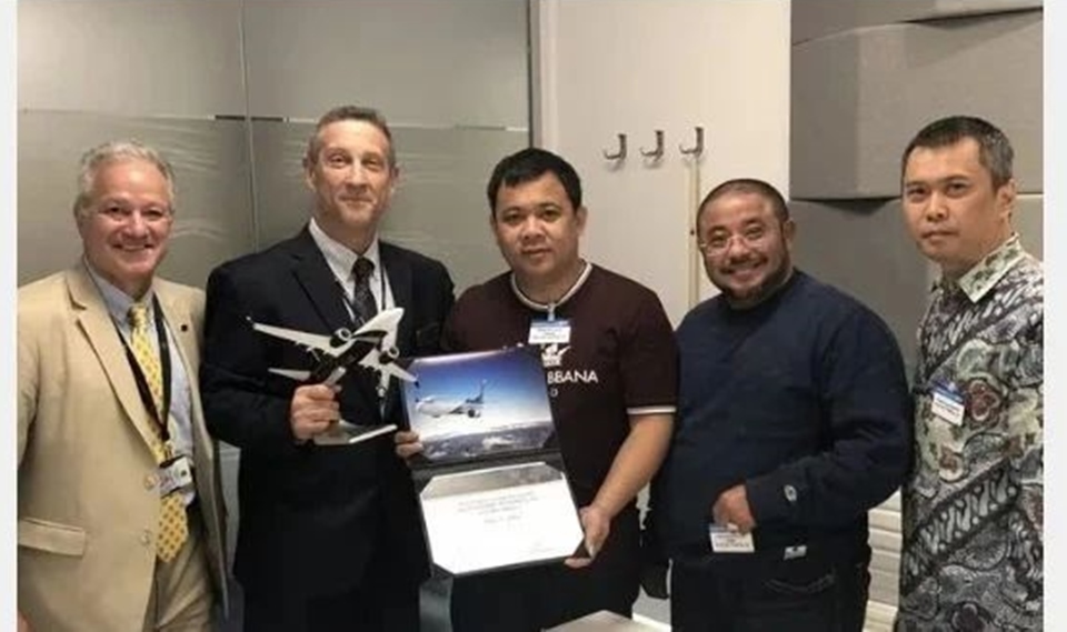 Haji Isam Viral Beli Pesawat Rp1,2 Triliun Pakai Kaus Oblong