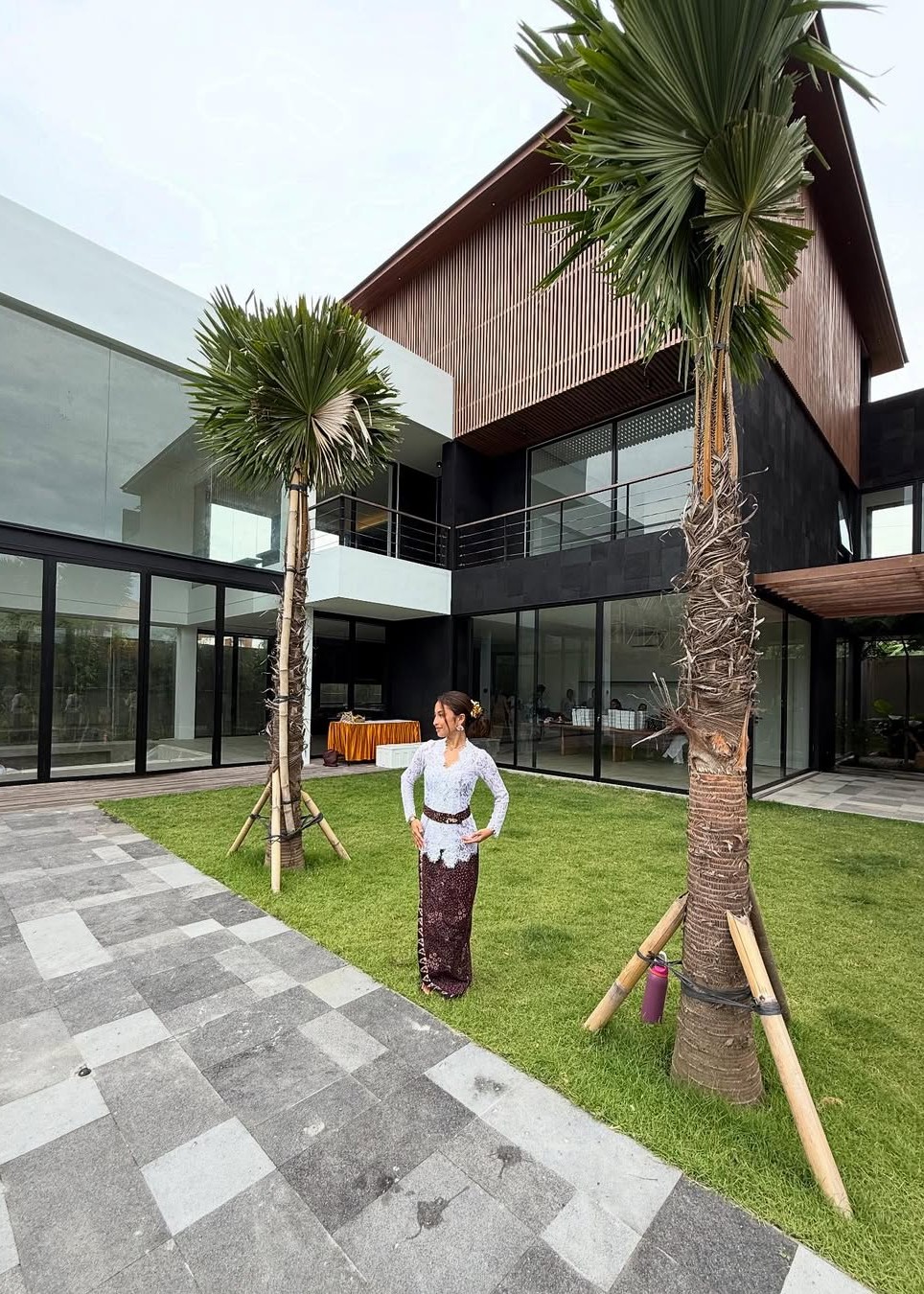Halaman Rumah Jennifer Coppen [Instagram]