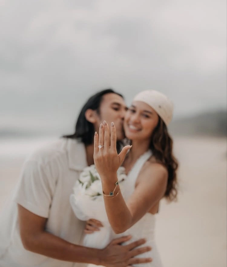 Hana Malasan Pamer Cincin Tunangan Dari Sean Gelael (Instagram)