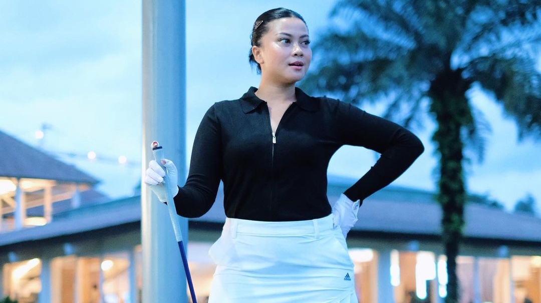 Total Harga Outfit Hanum Mega saat Main Golf Capai Rp167 Juta