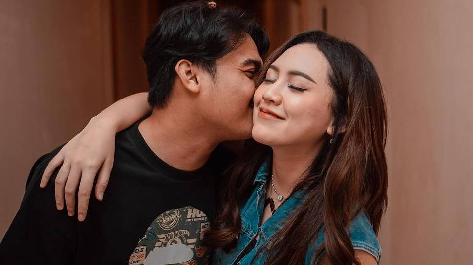 Happy Asmara Pamer Foto Romantis Sama Gilga Sahid: Bukan Siapa yang Datang Duluan Tapi