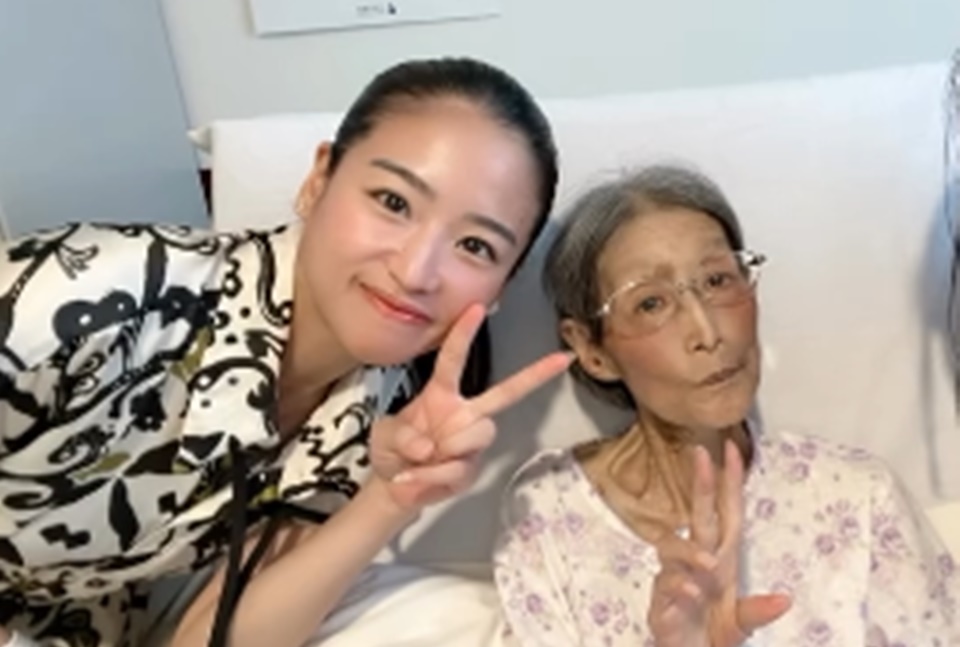 Haruka Nakagawa Bareng Mendiang Sang Nenek [Instagram]