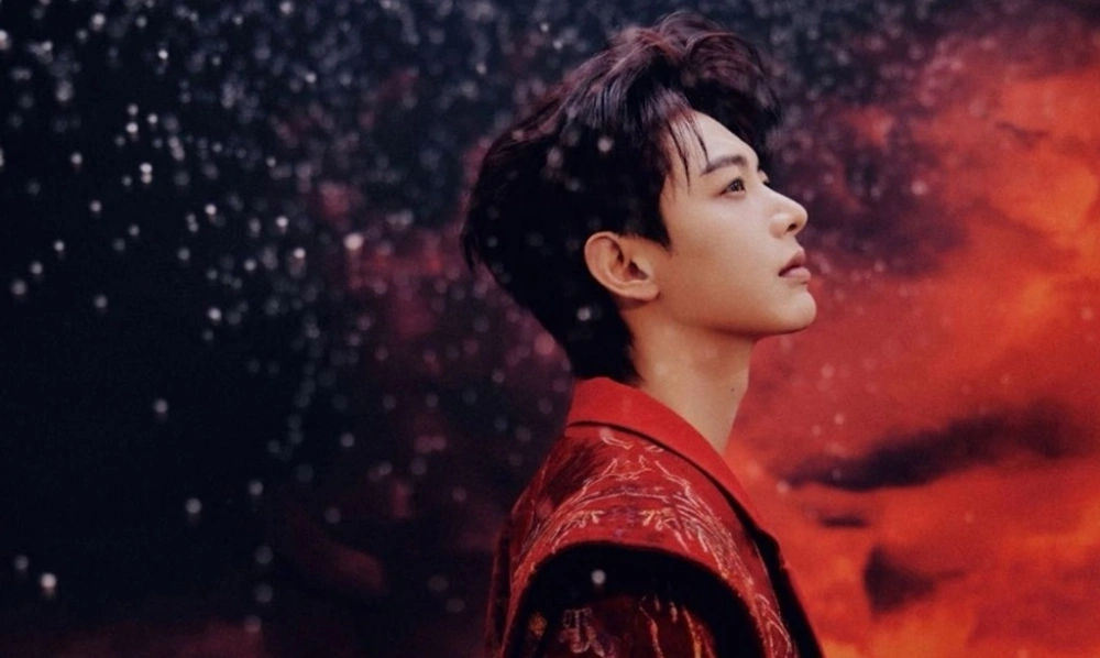 He Jianqi trending di Weibo Hot Search karena dugaan kasusnya. [Weibo]