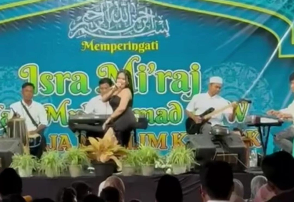 Heboh Isra Miraj Di Banyuwangi Hiburan Biduan Jadi Sorotan
