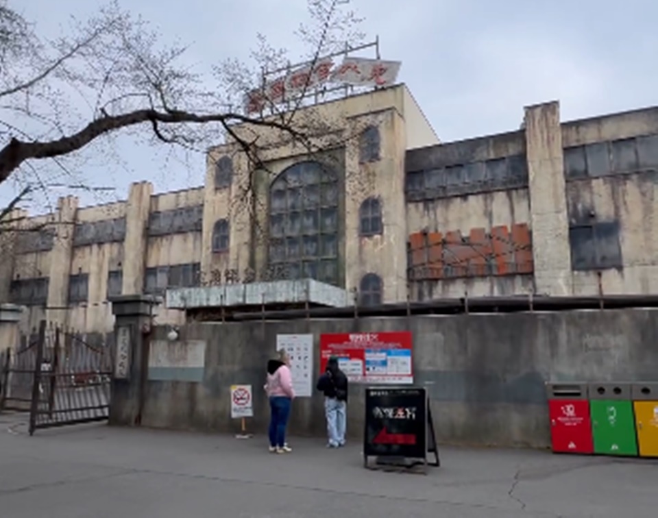 Hesti Purwadinata Kunjungi Haunted Hospital [Instagram]