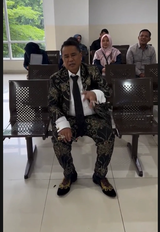 Hotman Paris Sentil Pelakor [Sumber: Instagram]