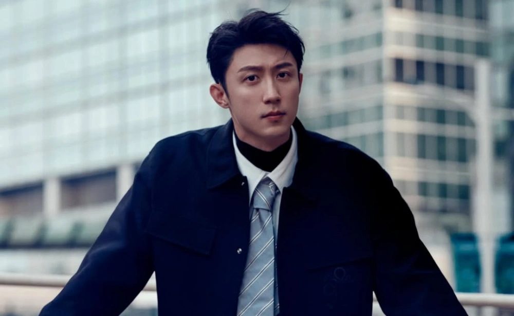 Huang Jingyu pernah terlibat dalam drama berkaitan dengan luar angkasa, Sea of Dreams. [Weibo]