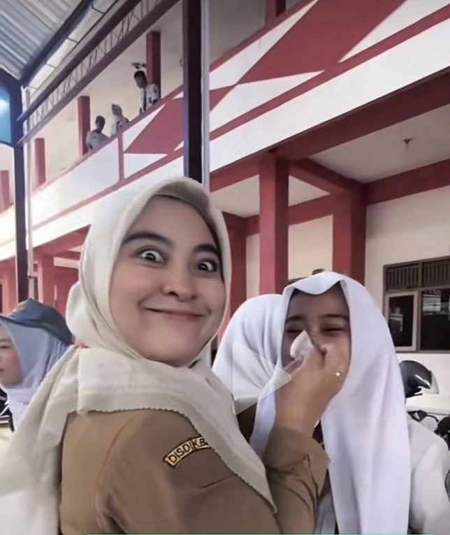 Ibu Guru Hani Puji Astuti 2 (Tiktok)