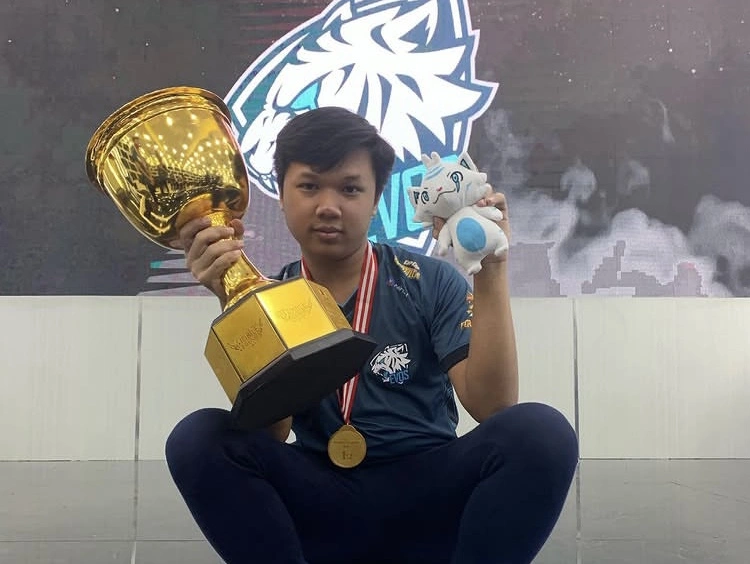Ihsan Ketika Juara 1 Di Indonesia Esports National Champions [Instagram]