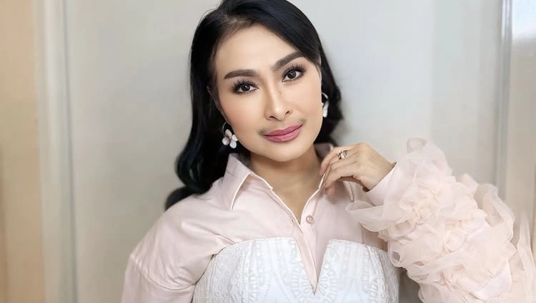 Iis Dahlia [Instagram]