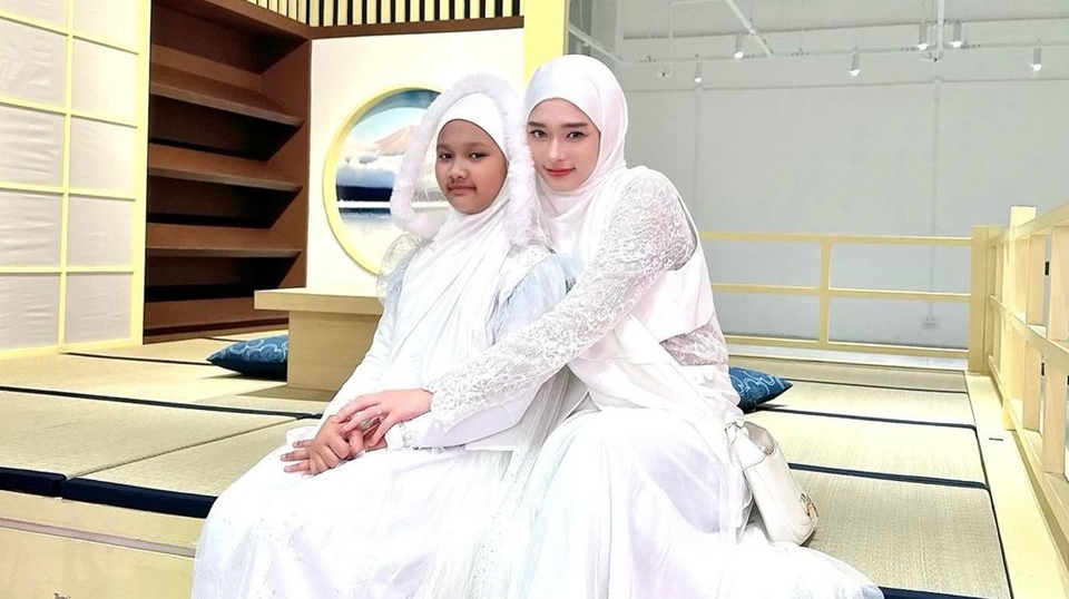 Inara Rusli Benarkan Anak Panggil Seorang Ustaz 'Ayah', Rumor Taaruf Mencuat