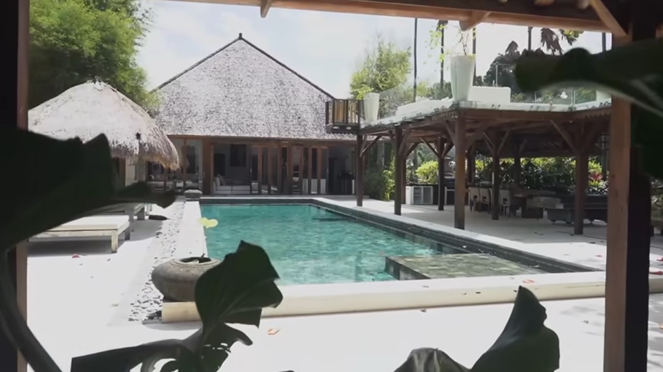 Rumah Mewah Indah Kalalo Senilai Rp50 M [YouTube]